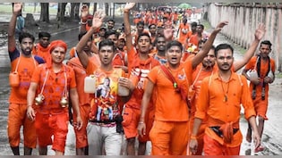 कांवड़&zwj;ियों के हाथ में त्र&zwj;िशूल, फरसा, हॉकी द&zwj;िखी तो खैर नहीं; डीजे बजाने पर भी पुल&zwj;िस ने दी चेतावनी