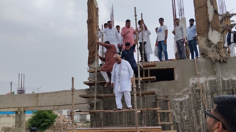 जिस जमीन पर बन रहा बीजेपी कार्यालय, रेलवे ने उसे अपना बताया; अवैध निर्माण के दावे पर क्या बोले UDH मंत्री?