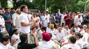 Rahul, Priyanka Gandhi Protest Outside PM's House Over Paper Leaks