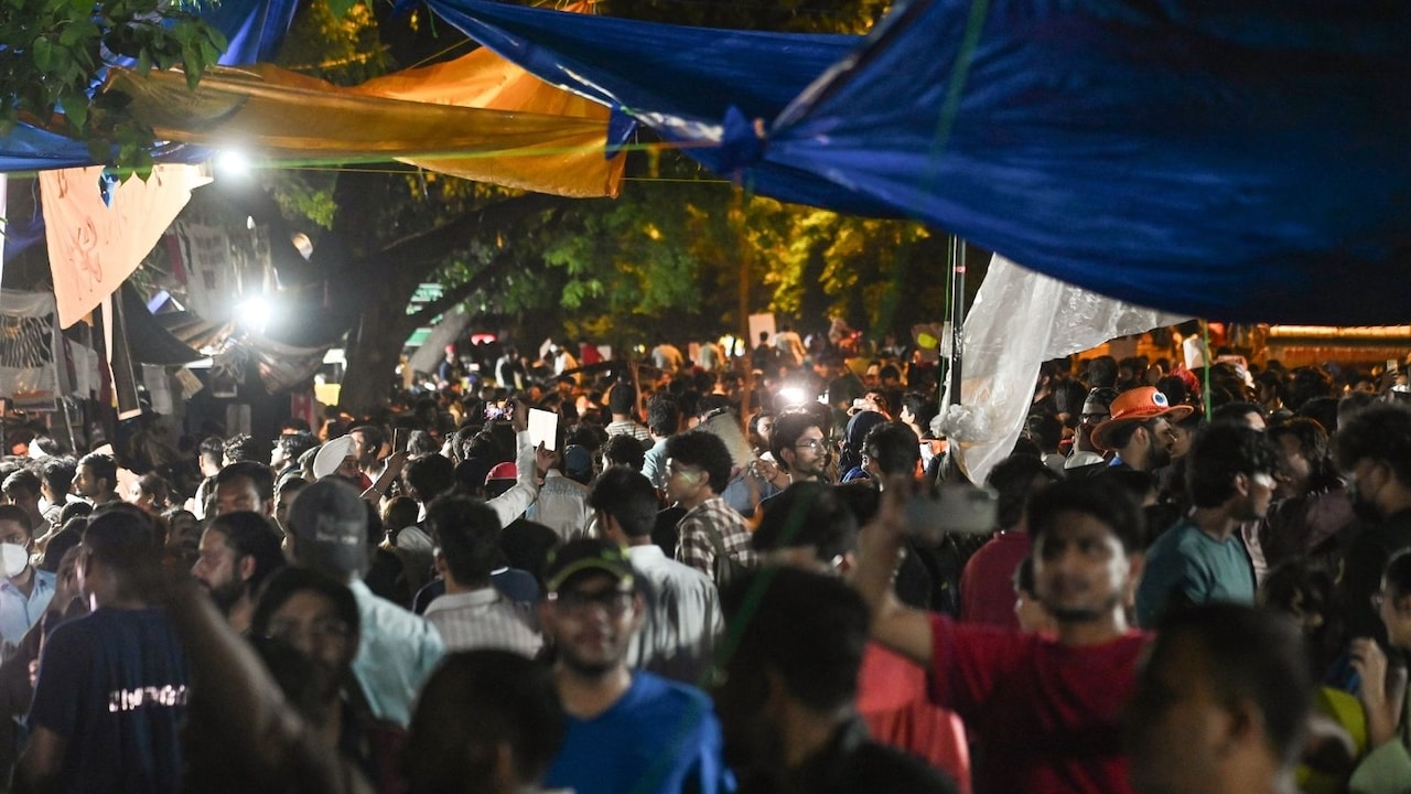 Delhi Protest Ends as Education Minister Resigns; Students Celebrate