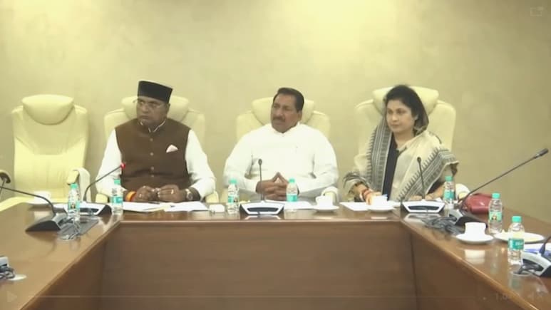 MP में किसान आंदोलन खत्&zwj;म,  सरकार का 60% मूंग खरीदी का ऐलान, ई-टोकन व्यवस्था स्थगित; जानें सभी बड़े फैसले