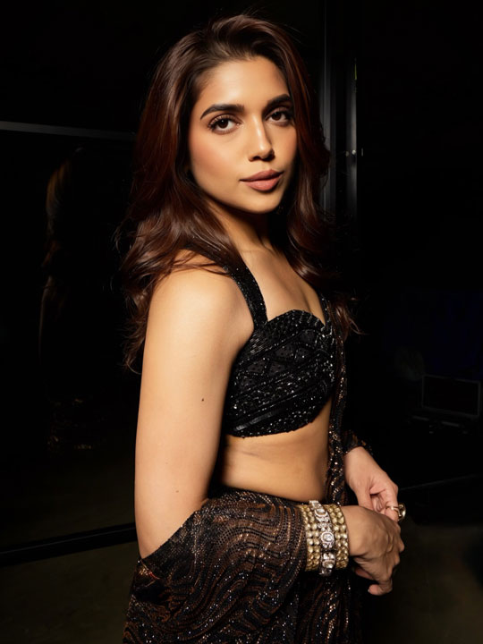 Samiksha Pednekar Brings Timeless Glamour in a Black Saree