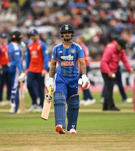 "<i>Kya Kar Raha Hai?</i>" Abhishek Sharmas Reaction Viral After Ishan Kishans Run Out. Sunil Gavaskar Puts Clear Blame