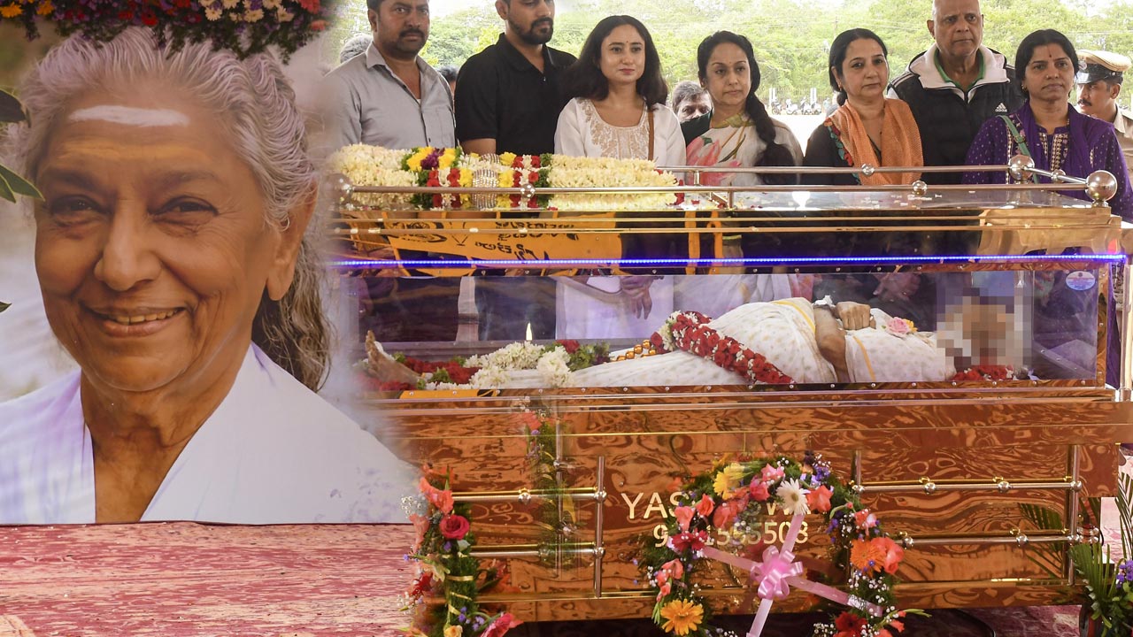 Fans Bid Farewell To South India's Nightingale, S Janaki