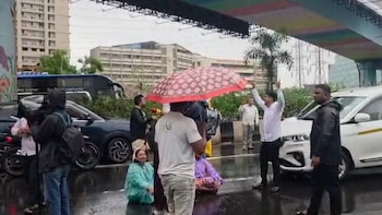 Mumbai-Sion-Mulund National Highway Blocked By Vanchit Bahujan Aghadi's Kurla Unit