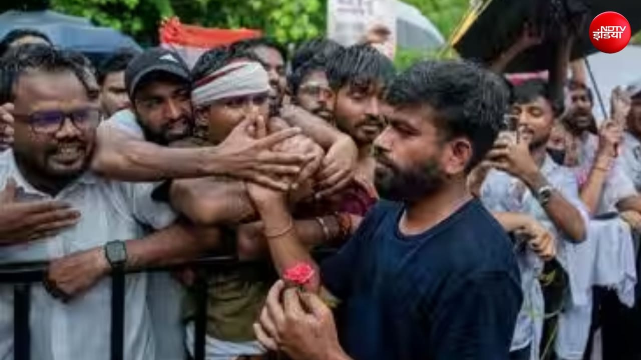 एक बार फिर आंदोलन की धमकी क्यों दे रही कॉकरोच जनता पार्टी?