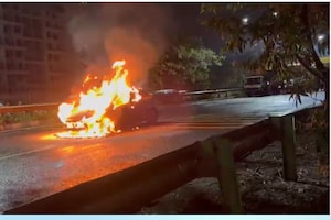 Car Fire On Pune-Bengaluru Highway Draws Crowd, Causes Traffic Disruption: Video