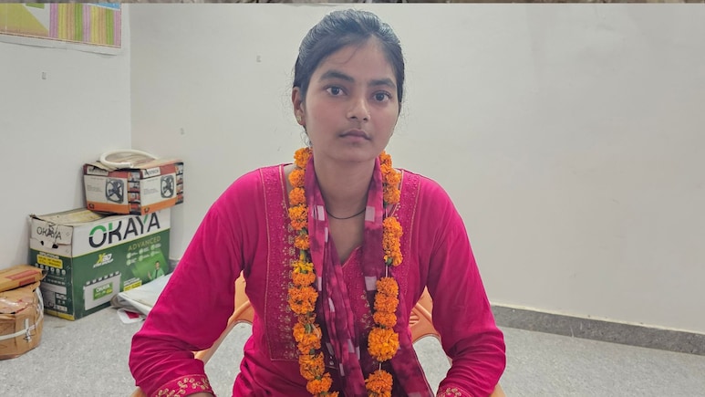 Success Story: किसान की बेटी बनी सब इंस्पेक्टर, 23 साल की अंजल&zwj;ि ने दूसरे प्रयास में हास&zwj;िल की सफलता