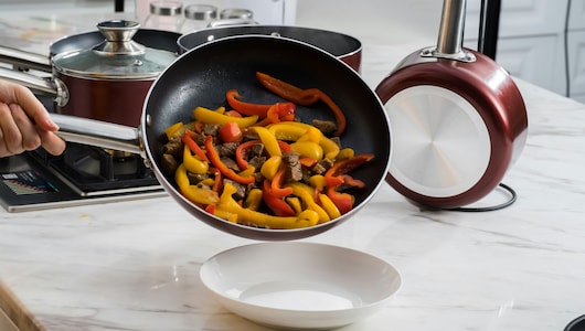 तवा, कड़ाही, पैन सब मिलेगा एक साथ, खरीदें ₹2000 से कम में ये शानदार Cello, Pigeon के Non-Stick Cookware Sets
