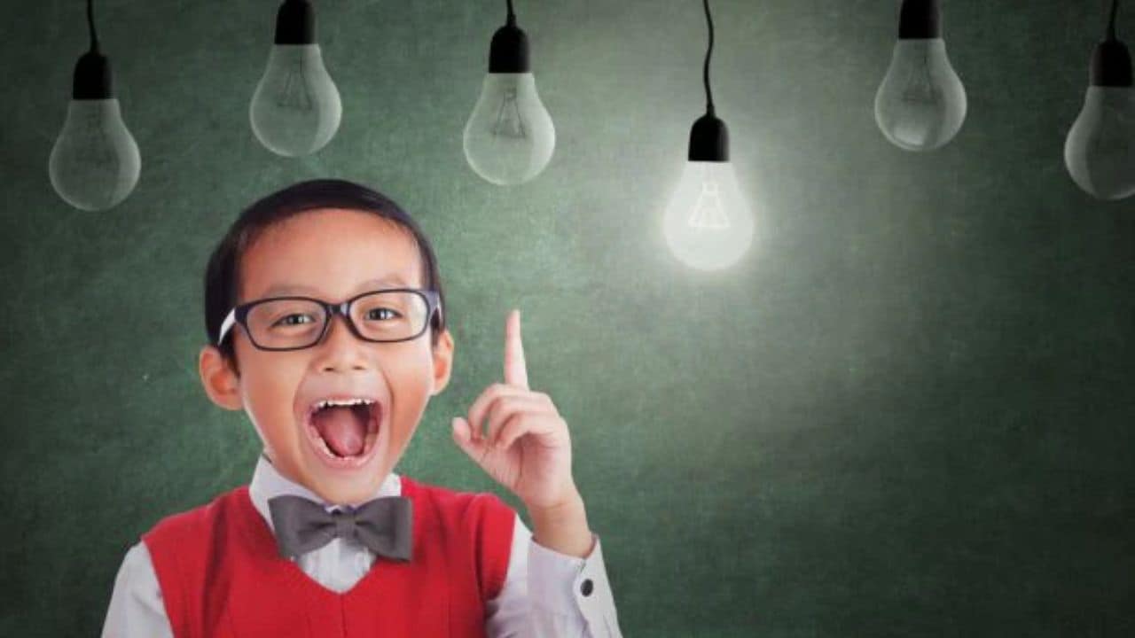 बच्चे का IQ लेवल कैसे बढ़ाएं? डॉक्टर ने बताया बचपन से ही करें ये 5 काम, उम्र से ज्यादा होशियार होगा आपका बच्चा