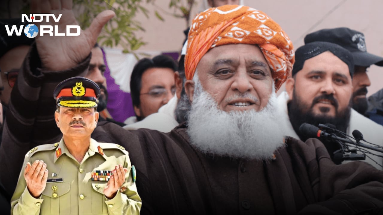'राजनीति का शौक है तो चुनाव लड़ो, औकात पता चल जाएगी', पाकिस्तानी मौलाना ने मुनीर को ल्यारी से ललकारा
