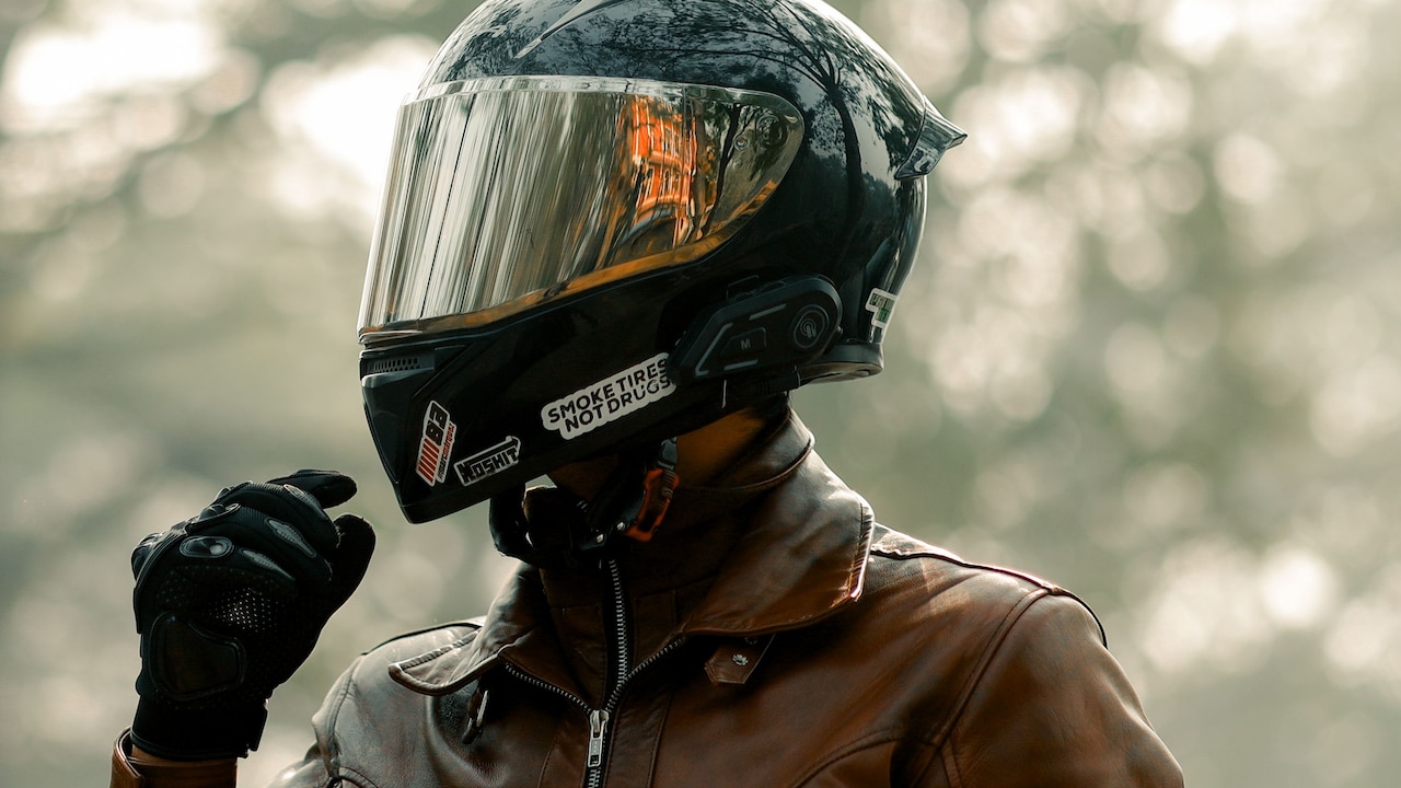Smart Helmet Vs Regular Helmet: What Should Riders Actually Pay For?