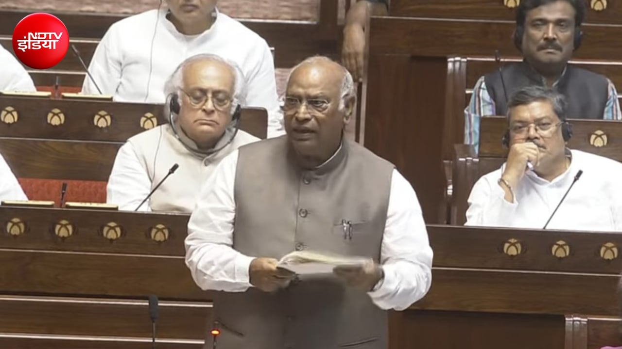 Monsoon session LIVE: 'सरकार ने डरकर युवाओं की मांग मानी, समझ गए थे कुर्सी चली जाएगी...', पेपर लीक बिल पर खरगे का केंद्र पर वार