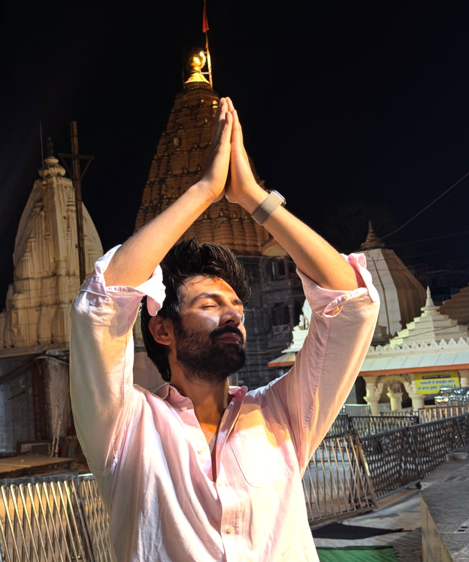 After First National Award Win, Kartik Aaryan Visits Mahakaleshwar Temple