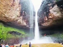 Rajgad News : अतिउत्साह अंगाशी? पर्यटन स्थळांवर निर्बंध असतानाही पुण्यातील 17 जण देवकुंड धबधब्यावर, दोघे बेपत्ता