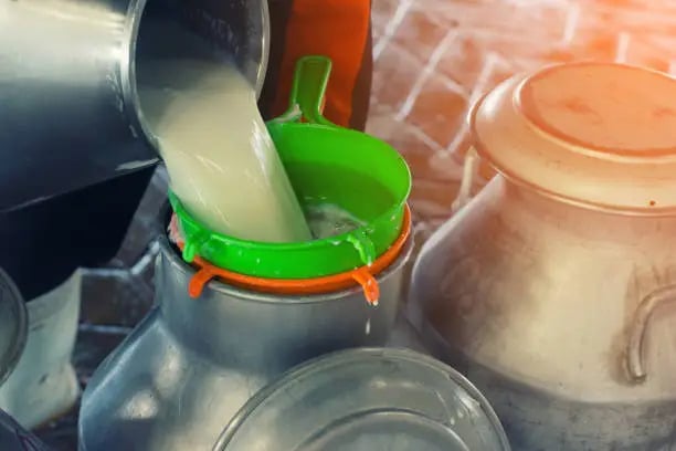 FDA and Mumbai Police seize over 500 litres of spurious milk in Goregaon