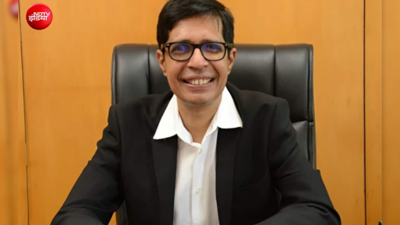 IIT director, जिनके पास पासपोर्ट नहीं है, कभी विदेश नहीं गए, दिलचस्‍प है वजह