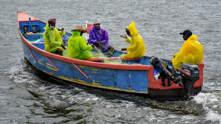 Six Fishermen Missing After Boat Capsizes Off Visakhapatnam Coast; Rescue Operation Underway