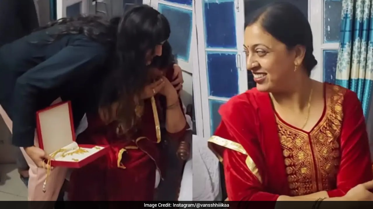 Heartwarming Video Shows Woman Surprising Mother With Gold Using First Paycheck
