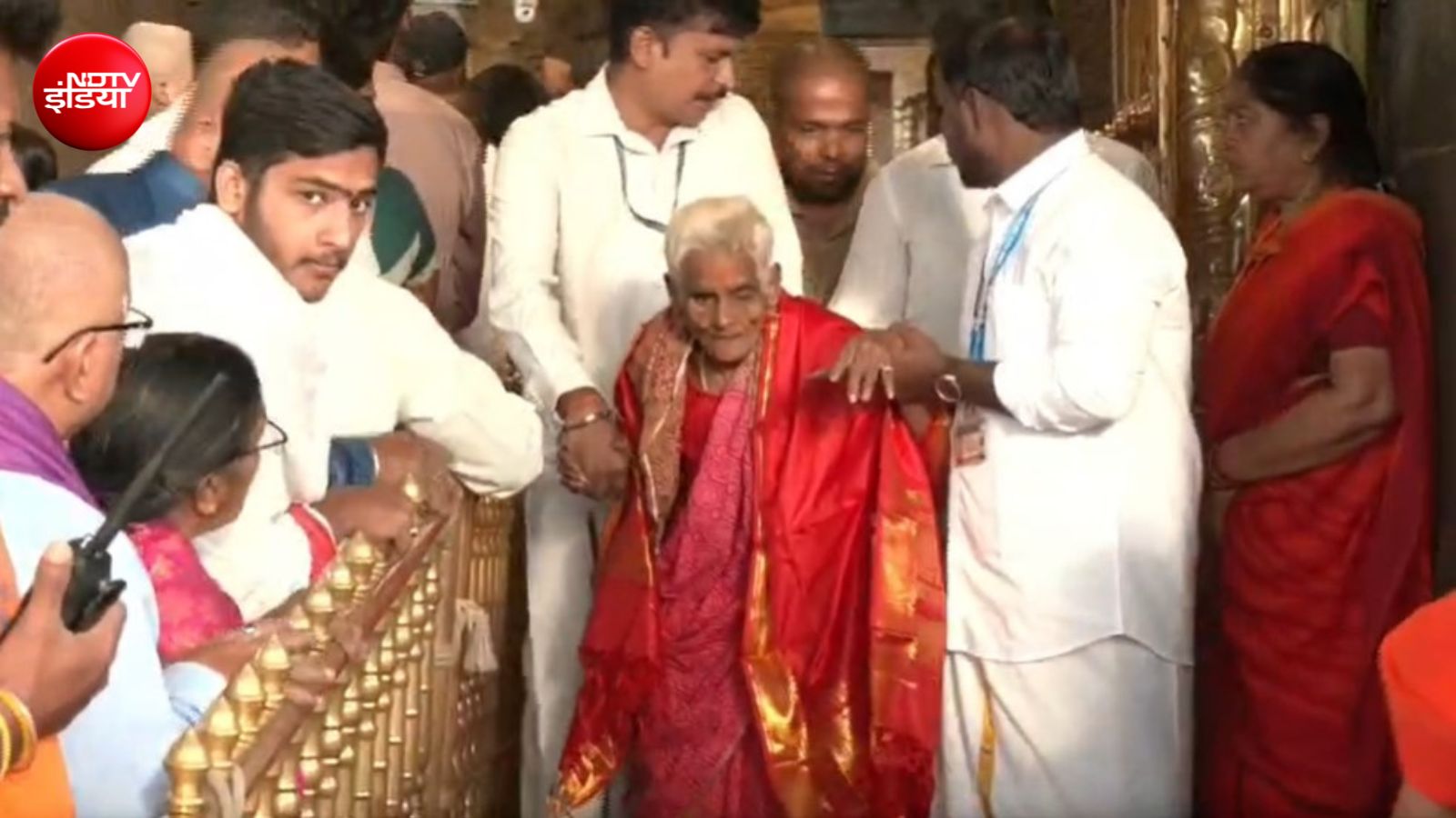 वाकई भक्ति में शक्ति है, 116 की बुजुर्ग चढ़ गईं मंदिर की 3550 सीढ़ियां, सीएम भी दंग