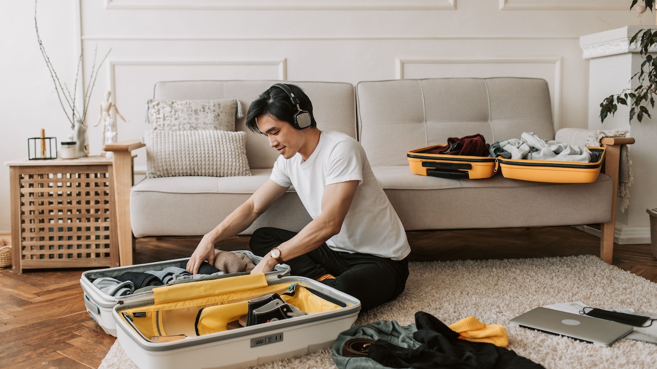 Suitcase Buying Guide: Size, Weight, Lock Type And Handle Quality Explained Suitcase Buying Guide: Size, Weight, Lock Type And Handle Quality Explained