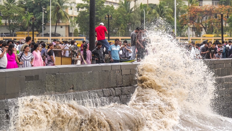 Mumbai Rains: BMC Issues 4.27-Meter High Tide Alert Amid Heavy Rains