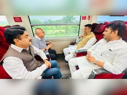 चुनावी कड़वाहट के बीच ट्रेन में आमने-सामने बैठे बीजेपी-कांग्रेस के 'कप्तान', दतिया से आई दिलचस्प तस्वीर