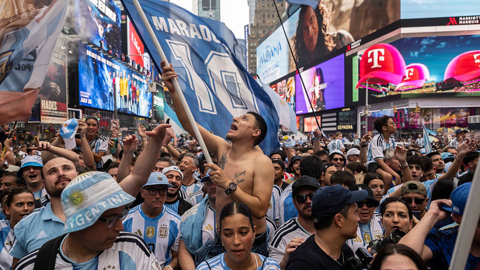 Sea Of Argentina Fans Turn Times Square Blue, Video Sets Internet On Fire