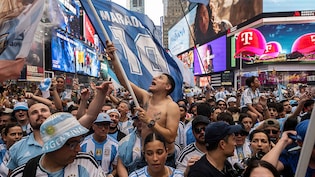 Sea Of Argentina Fans Turn Times Square Blue, Video Sets Internet On Fire