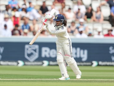 IND Women vs ENG Women: मंधाना, हरमनप्रीत और दीप्ति ने जमाया रंग, भारत ने पहली पारी में बनाए 285 रन