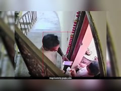 घर में घुसने की कोशिश कर रहा था डिलीवरी बॉय! वायरल CCTV फुटेज ने सुरक्षा को लेकर छेड़ी बहस