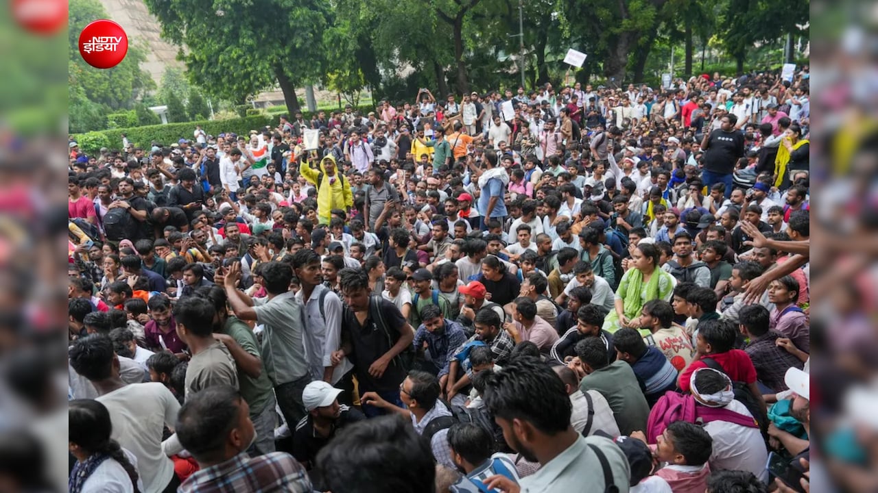 जंतर-मंतर में नमक लेकर क्यों पहुंचे प्रदर्शन कर रहे छात्र? जानें क्या है इसके पीछे का साइंस
