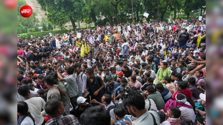 जंतर-मंतर में नमक लेकर क्यों पहुंचे प्रदर्शन कर रहे छात्र? जानें क्या है इसके पीछे का साइंस