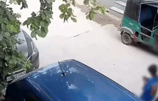 VIDEO: गुरुग्राम में 'गलाघोंटू गैंग' एक्टिव, मोबाइल देखते ही घोंटते हैं गला, बेसुध कर लूट ले जाते हैं सामान
