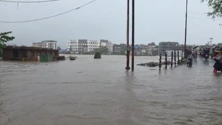 Bhiwandi Rain : भिवंडी परिसरात हाहाकार, बंदर मोहल्ल्याची झाली भयाण अवस्था; अनेक कुटुंबं स्थलांतरित