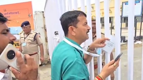 VVIP पास भी बेअसर, पीएम मोदी के कार्यक्रम में भाजपा प्रदेश महामंत्री को पुलिस ने गेट पर रोका; वीडियो वायरल