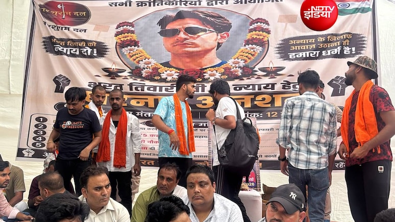 दिल्ली पहुंचा बिहार का भरत तिवारी एनकाउंटर मामला, भाई का सैकड़ों लोगों के साथ जंतर-मंतर पर धरना