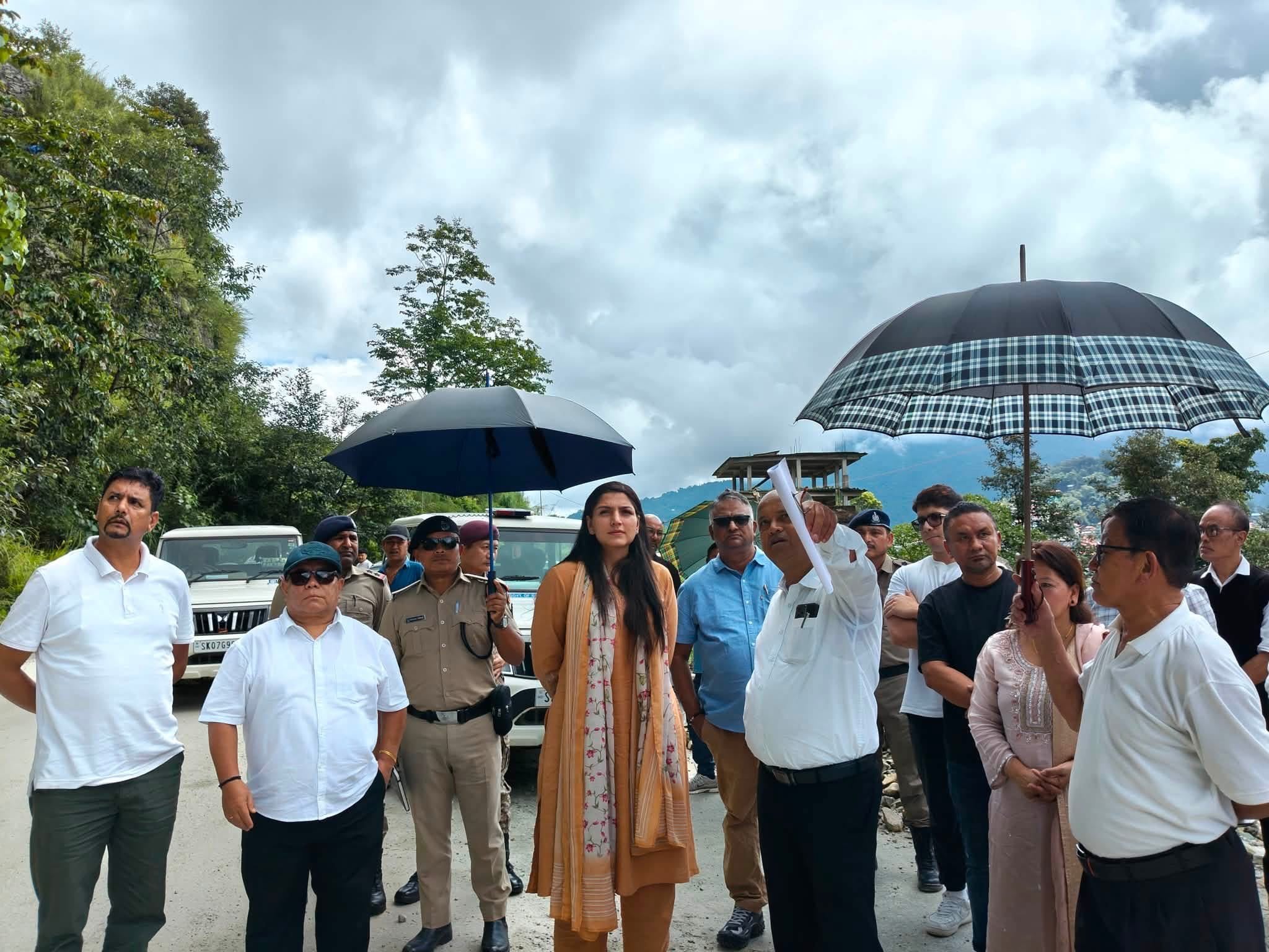 ias pari bishnoi pakyong dm nh10 highway landslide sikkim gangtok ias pari bishnoi pakyong dm nh10 highway landslide sikkim gangtok