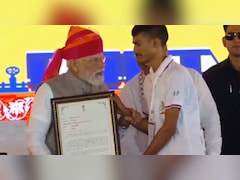 पीएम मोदी के इस अंदाज की हो रही तारीफ, सोशल मीडिया पर वीड‍ियो वायरल 