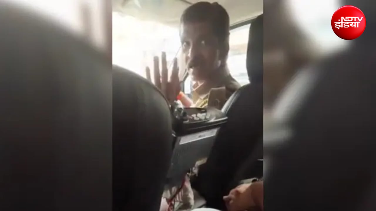 'ड्रग्स केस में फंसा दूंगा', मुंबई में प्रदर्शनकारी छात्रों को धमकाने वाला पुलिसकर्मी सस्पेंड, वायरल VIDEO पर एक्शन