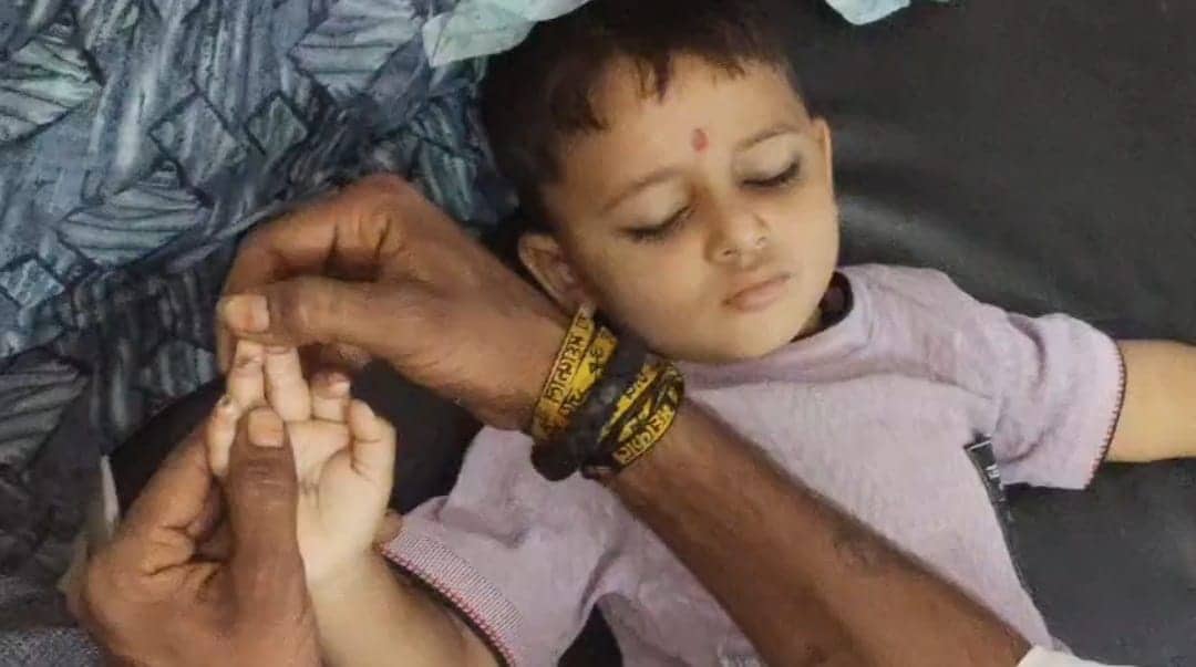 Brave Mother Child Rescue: बच्चा जिसको बचाया गया Brave Mother Child Rescue: बच्चा जिसको बचाया गया