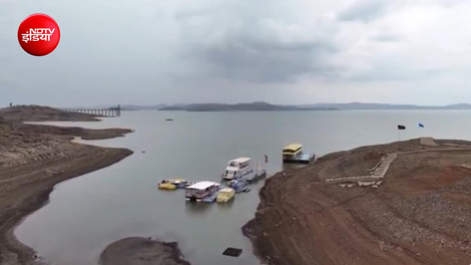 एमपी के दो सबसे बड़े जलाशयों नर्मदा नदी और बरगी बांध में गिरा पानी का जलस्तर.