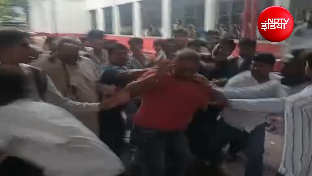 25 साल पुराने मर्डर केस में 12 को उम्रकैद, फैसले के बाद मुजफ्फरपुर कोर्ट परिसर में मारपीट; मचा हंगामा