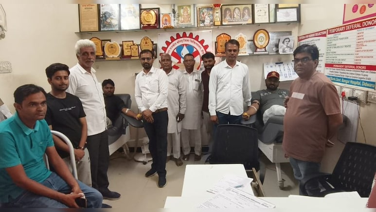 ब्&zwj;लड बैंक में खून घटा तो दौड़ पड़ा पूरा गांव, खुनखुना के लोग बोले- नहीं होने देंगे कमी&nbsp;