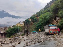 जम्मू-कश्मीर में बारिश का कहर! बाढ़ से डोडा के ठाठरी मार्केट में तबाही, किश्तवाड़ में लैंडस्लाइड