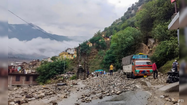 जम्मू-कश्मीर में बारिश का कहर! बाढ़ से डोडा के ठाठरी मार्केट में तबाही, किश्तवाड़ में लैंडस्लाइड