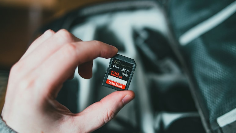 SanDisk Supercycle Under Strain? Shares Slump 6% In Pre-Market Trade As Chip Rout Extends To Memory