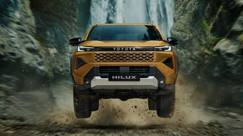 Toyota Hilux Facelift ग्लोबल मॉडल से कितनी अलग है? ये बड़े फीचर्स भारत में नहीं मिलेंगे