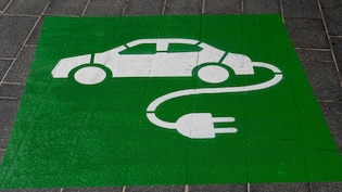 EV Sales Surge: India Clocks 3.06 Lakh Retail Units in June