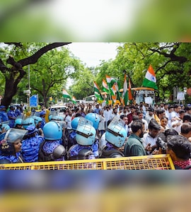 जंतर-मंतर पर गाली देने वालों पर एक्शन और पुलिस की बर्बरता की जांच होनी चाहिए? क्या बोली जनता